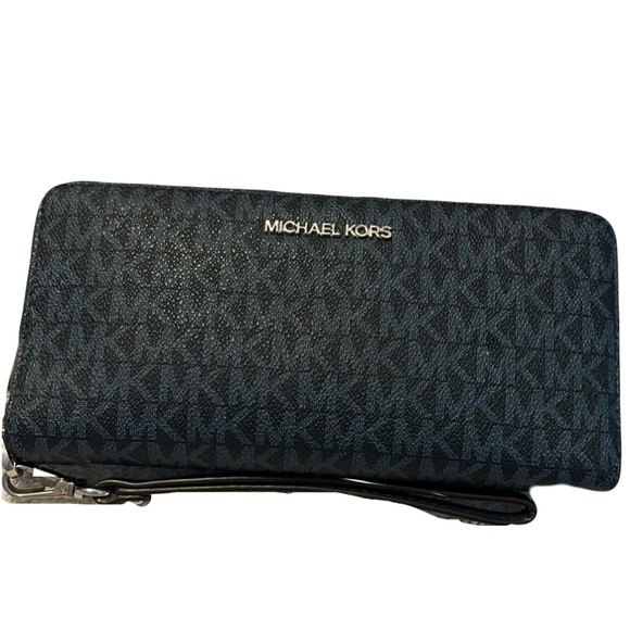 Michael Kors Handbags - Michael Kors Jet Set Travel Continental Zip Around Leather Wallet Wristlet